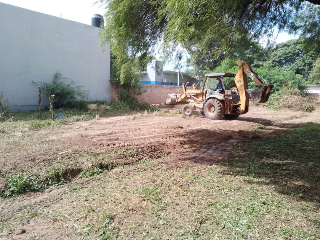 EL MUNICIPIO DE MIRAFLORES CONTINÚA REALIZANDO DIFERENTES TRABAJOS EN LA LOCALIDAD. 