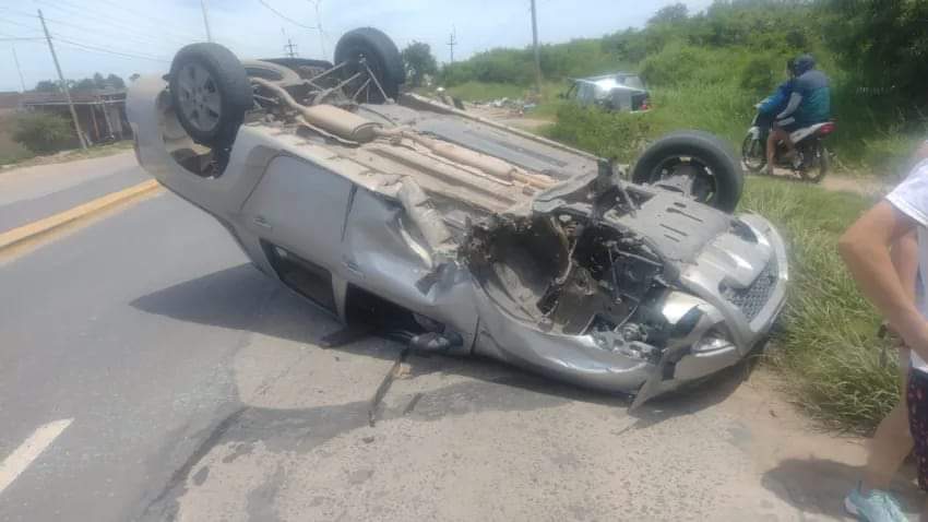 EL RECONOCIDO MUSICO CHICHE BARRIONUEVO PROTAGONIZÓ UN ACCIDENTE EN RESISTENCIA. 