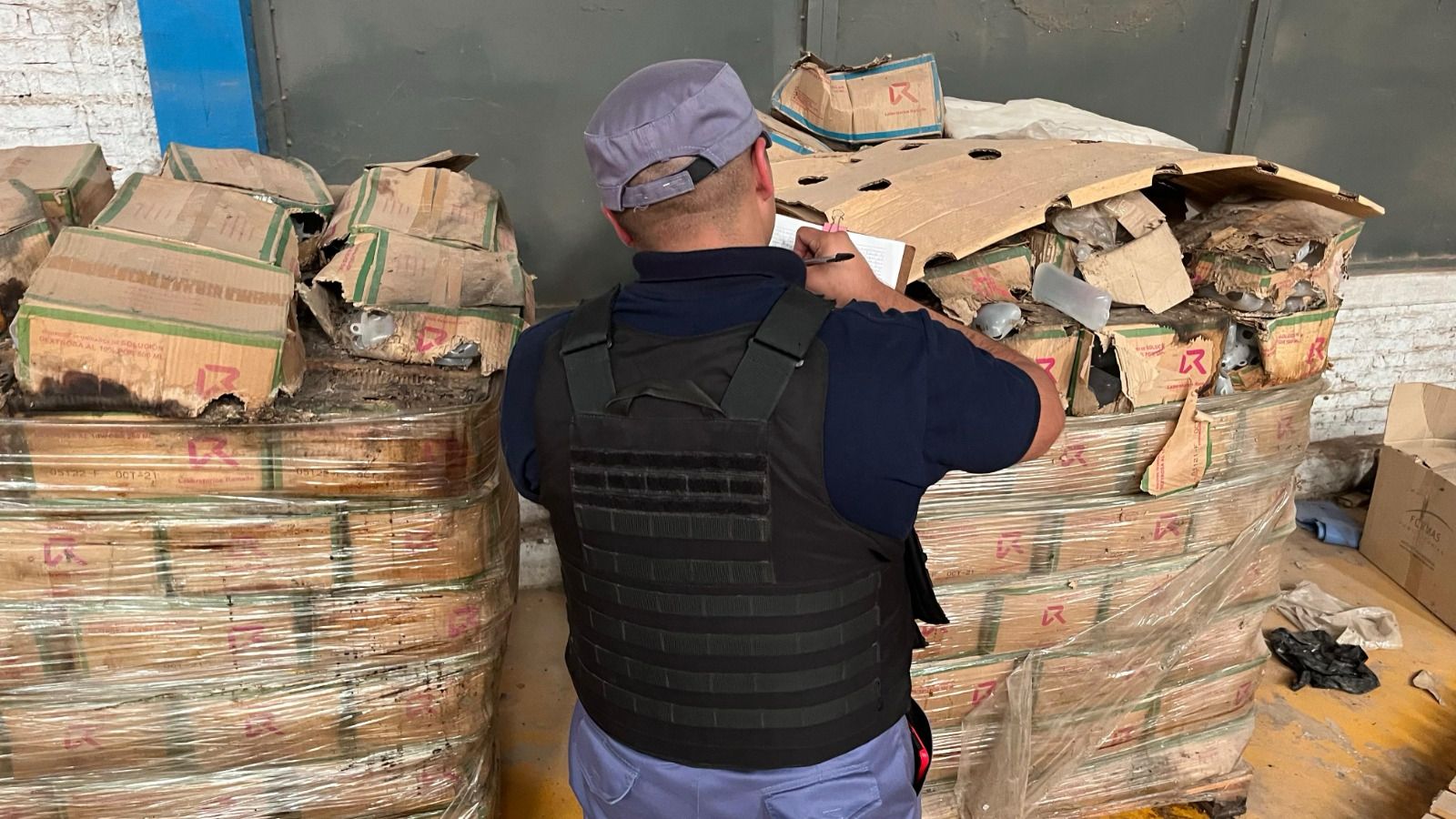 ALLANAMIENTOS EN LOS GALPONES ADONDE SE ENCONTRARON INSUMOS DE SALUD ABANDONADOS.