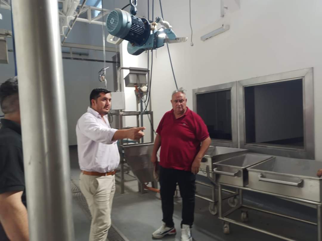 EL INTENDENTE RAFAEL FRÍAS VISITÓ EL FRIGORÍFICO MUNICIPAL DE MIRAFLORES. 