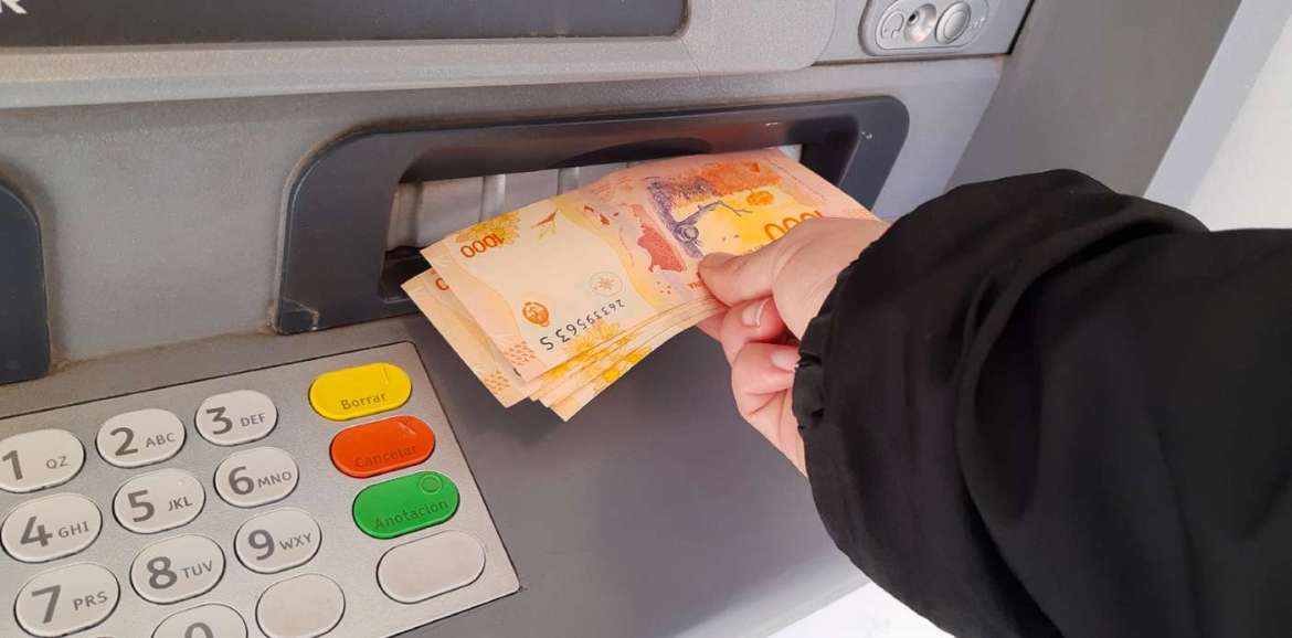 EL GOBIERNO PAGA HOY JUEVES Y MAÑANA VIERNES, LOS SALARIOS DE LA ADMINISTRACIÓN PÚBLICA PROVINCIAL. 