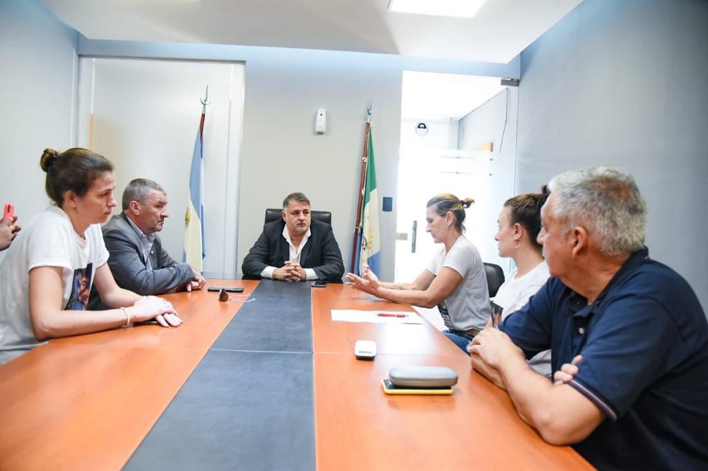 EL MINISTRO DE GOBIERNO RECIBIÓ A FAMILIARES Y AMIGOS DE FERNANDO FRANCOVICH.