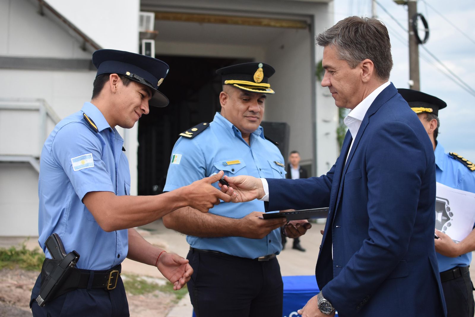 ZDERO ENTREGÓ VEHÍCULOS RECUPERADOS DE LA GESTIÓN ANTERIOR, A DEPENDENCIAS POLICIALES.