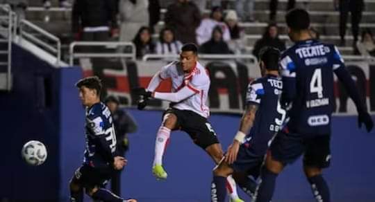 AMISTOSO: RIVER EMPATÓ CON UN GOLAZO DE HERRERA.