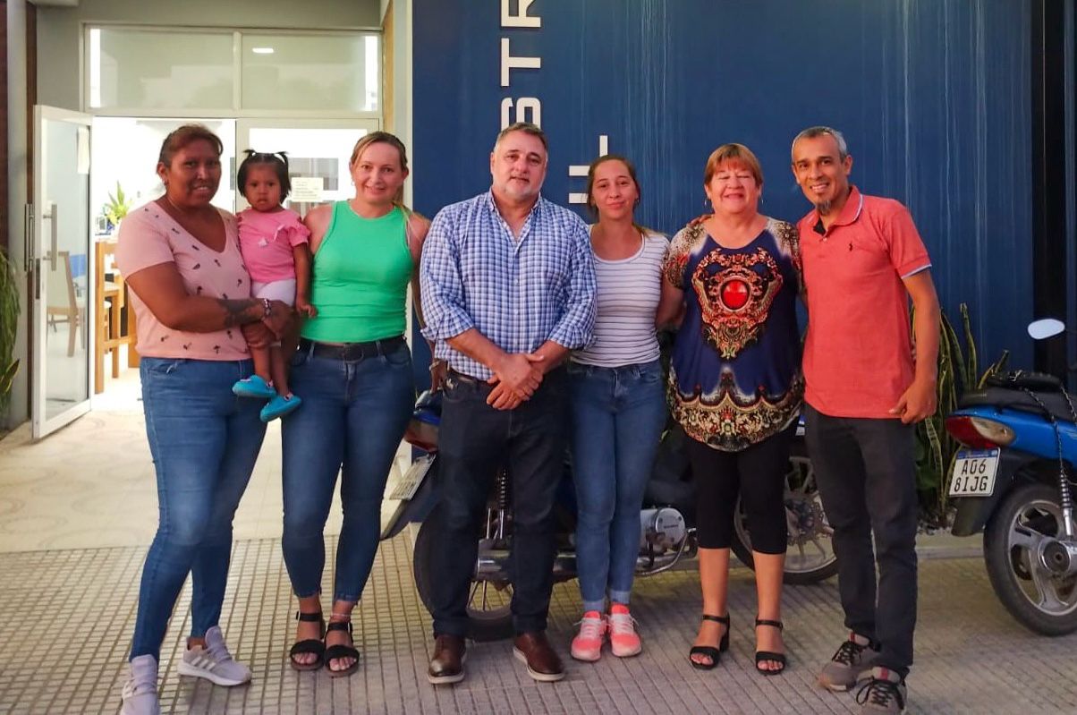 EL MINISTRO DE GOBIERNO VISITÓ Y DIALOGÓ CON TRABAJADORES DE LOS REGISTROS CIVILES DE HERMOSO CAMPO Y CASTELLI.