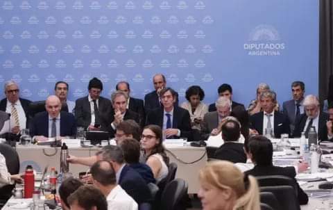 CONVOCARON AL PLENARIO DE COMISIONES EN DIPUTADOS Y BUSCARÁN FIRMAR HOY EL DICTAMEN DE LEY ÓMNIBUS.