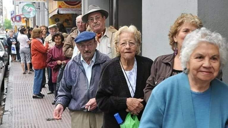 JUBILADOS Y PENSIONADOS: EL GOBIERNO PAGARÁ UN BONO DE $55 MIL EN FEBRERO.