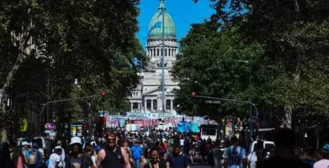 TERMINÓ EL ACTO CENTRAL DE LA CGT FRENTE AL CONGRESO Y COMENZÓ LA DESCONCENTRACIÓN DE LA MARCHA.