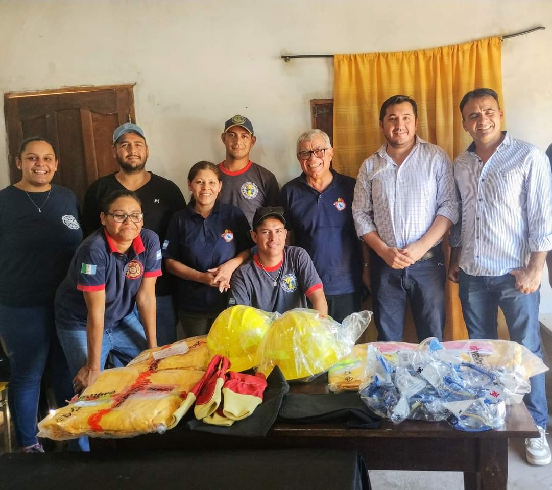 MIRAFLORES: EL MUNICIPIO LOCAL HIZO ENTREGA DE UN VENTILADOR INDUSTRIAL Y DOS EQUIPOS DE INCENDIOS AL CUARTEL DE BOMBEROS VOLUNTARIOS. 