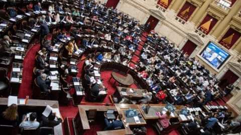 TENSIÓN EN EL RECINTO: COMIENZA EL DEBATE DE LA LEY ÓMNIBUS CON DESAFÍOS PARA EL GOBIERNO DE MILEI Y LA OPOSICIÓN.