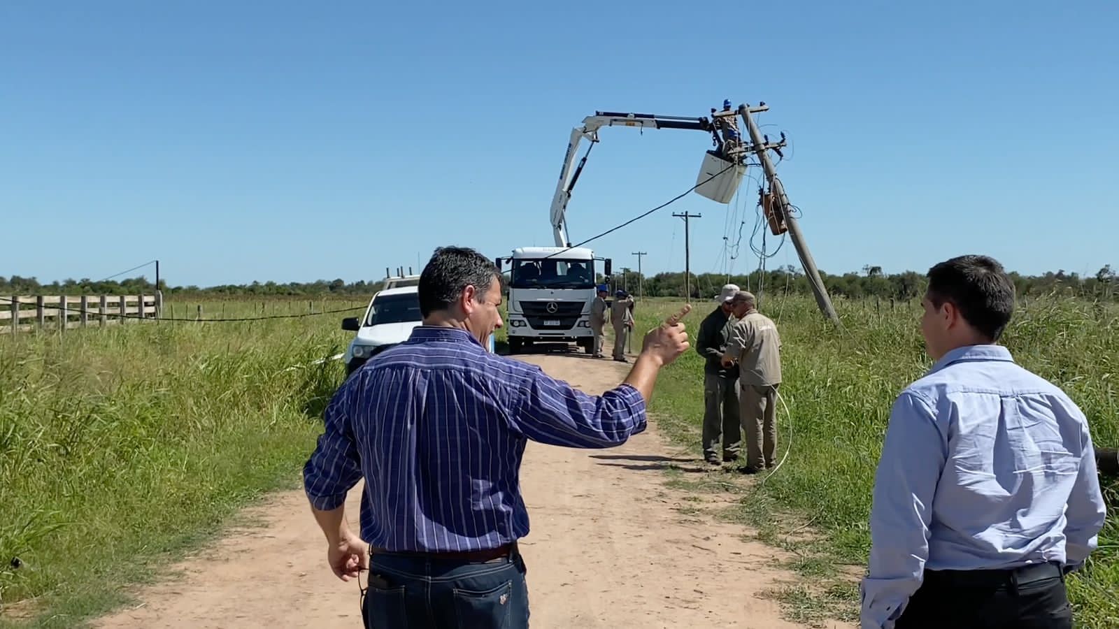EL GOBIERNO TRABAJA EN LA RESTITUCIÓN DE LA ENERGÍA ELÉCTRICA EN LA ZONA RURAL DE PAMPA DEL INFIERNO.