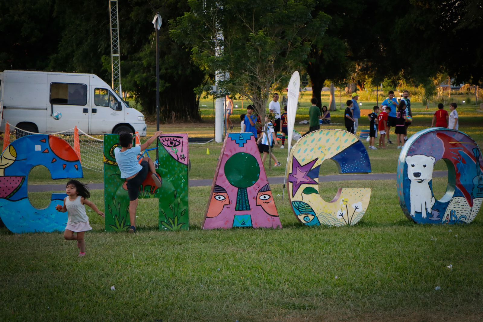 AGENDA VERANO 2024: JUEGOS, DEPORTES Y ACTIVIDADES CULTURALES EN EL PARQUE DE LA DEMOCRACIA PARA TODA LA FAMILIA. 