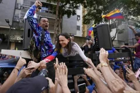 EN MEDIO DE MANIFESTACIONES CALLEJERAS, SECUESTRARON EN VENEZUELA A LA OPOSITORA CORINA MACHADO.