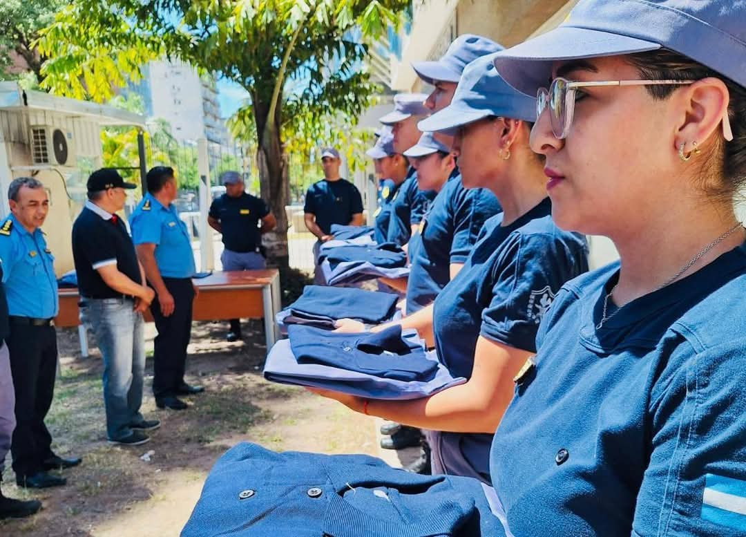 CASA DE GOBIERNO: 75 NUEVOS UNIFORMES PARA EFECTIVOS POLICIALES.