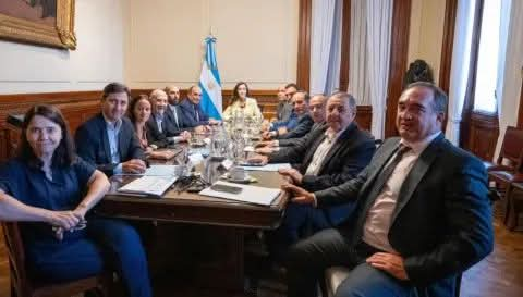 EL GOBIERNO ACORDÓ CON SENADORES ALIADOS TRATAR EN EXTRAORDINARIAS LAS PASO Y FICHA LIMPIA.