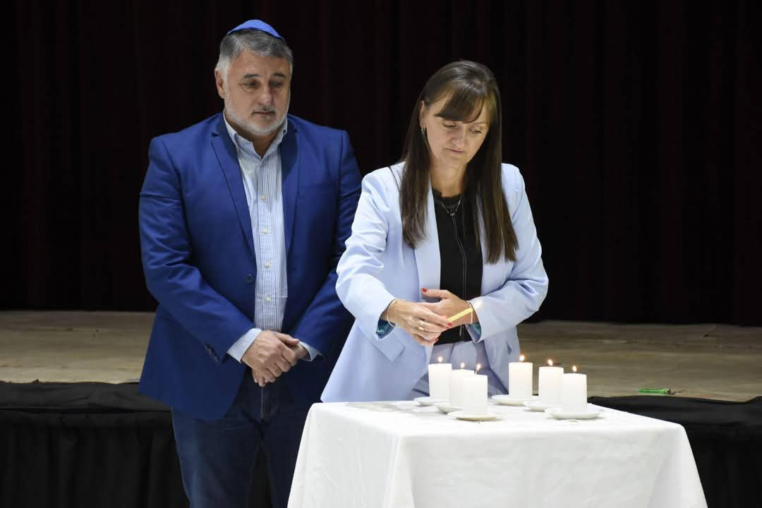 LA VICEGOBERNADORA SCHNEIDER ACOMPAÑÓ EL ACTO DE CONMEMORACIÓN POR EL DÍA INTERNACIONAL DE LAS VÍCTIMAS DEL HOLOCAUSTO.