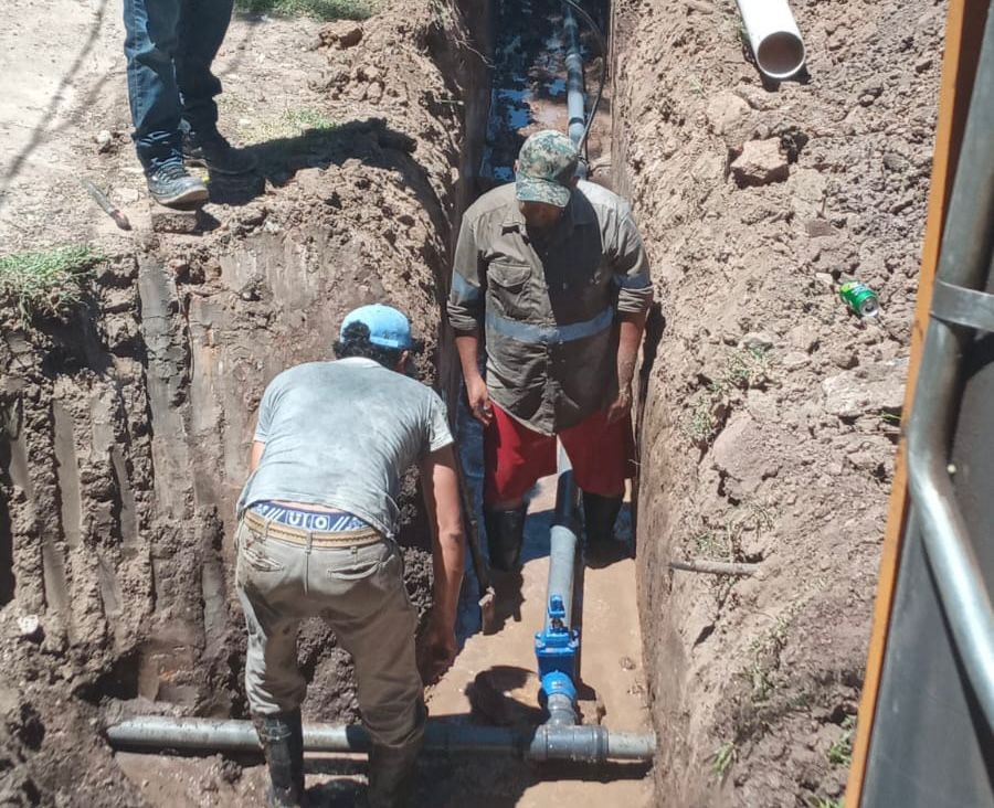 BARRIO SANTA BÁRBARA: SAMEEP AMPLÍA LA RED DE AGUA POTABLE EN FONTANA.