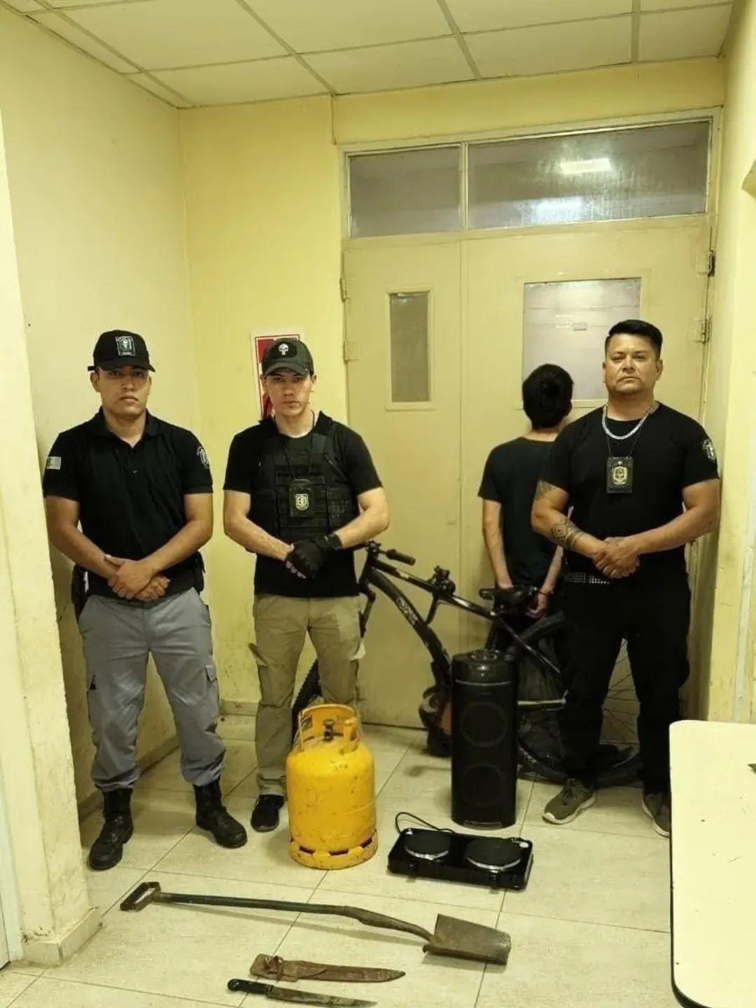 J.J CASTELLI: DETIENEN A SUJETO CON UNA BICICLETA Y VARIOS OBJETOS ROBADOS