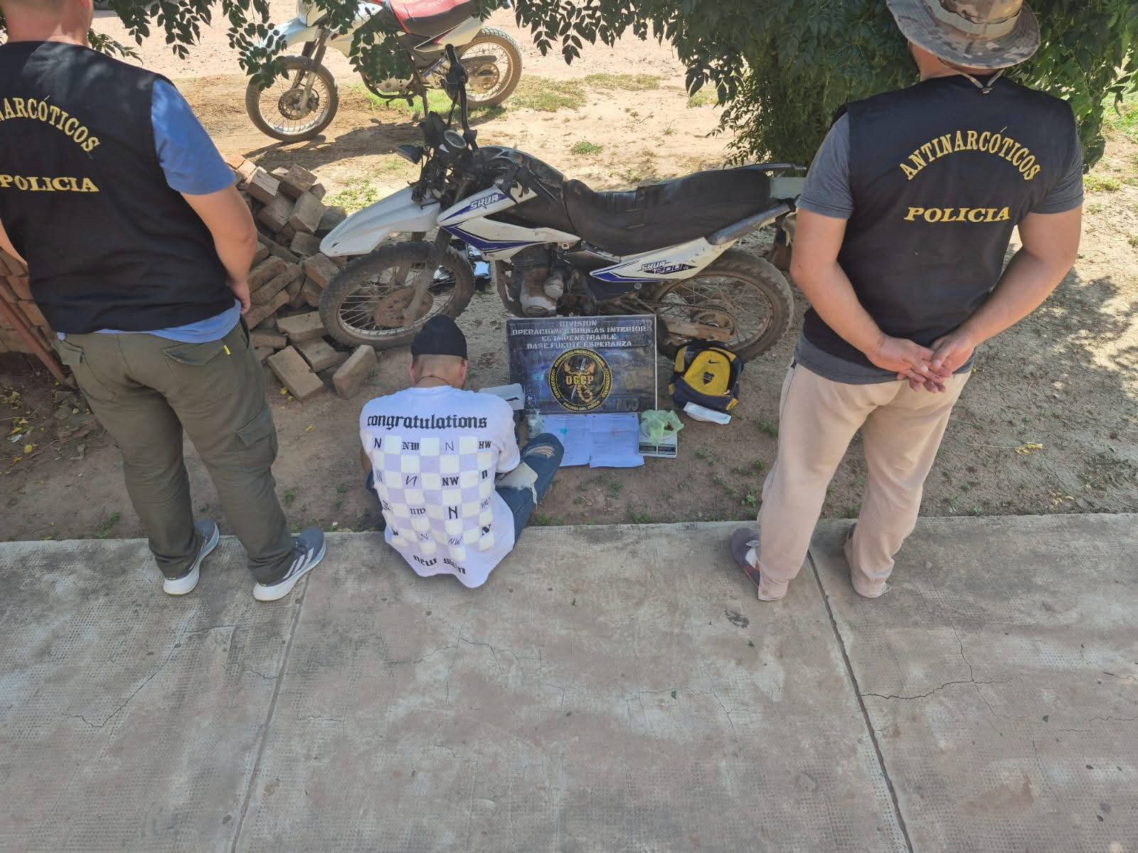 DEALER INTENT&Oacute; HUIR, PERO FUE DETENIDO CON ESTUPEFACIENTES