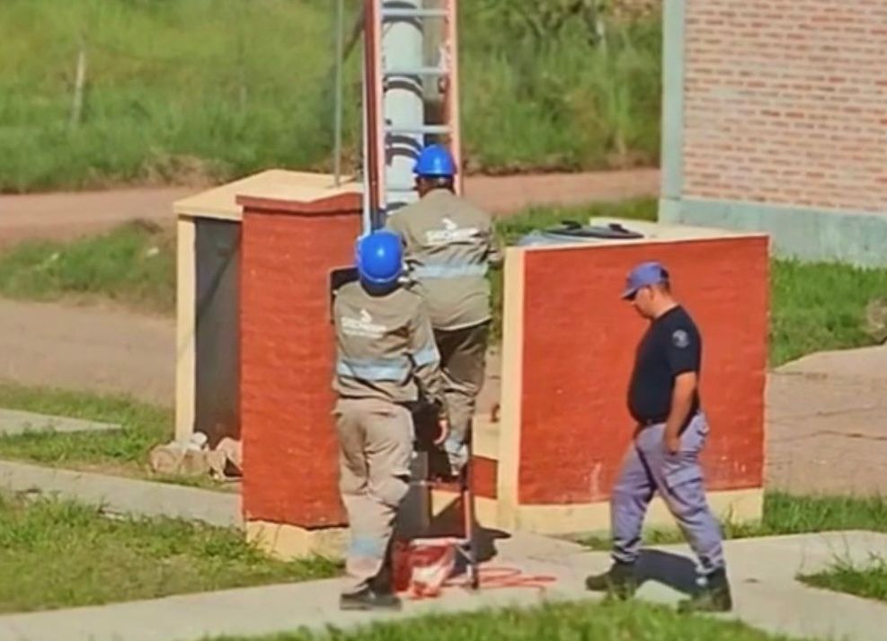 RESISTENCIA: SECHEEP ELIMIN&Oacute; 31 CONEXIONES EL&Eacute;CTRICAS IRREGULARES EN EL BARRIO ALTOS DE URUNDAY.