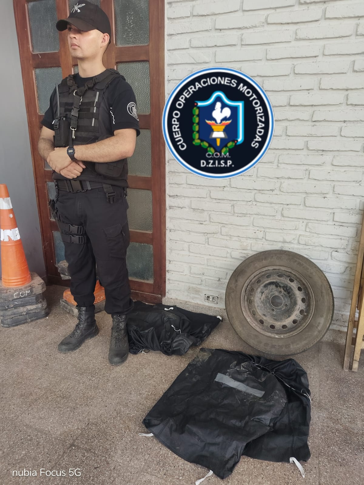 S&Aacute;ENZ PE&Ntilde;A: VIO EL PATRULLERO DEL COM Y DEJO TIRADO LO QUE HABIA ROBADO MINUTOS ANTES.