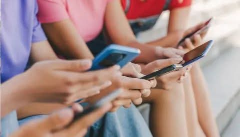 FRANCIA DI&Oacute; MEDIA SANCI&Oacute;N A LA PROHIBICI&Oacute;N DE REDES SOCIALES PARA MENORES DE 15 A&Ntilde;OS.