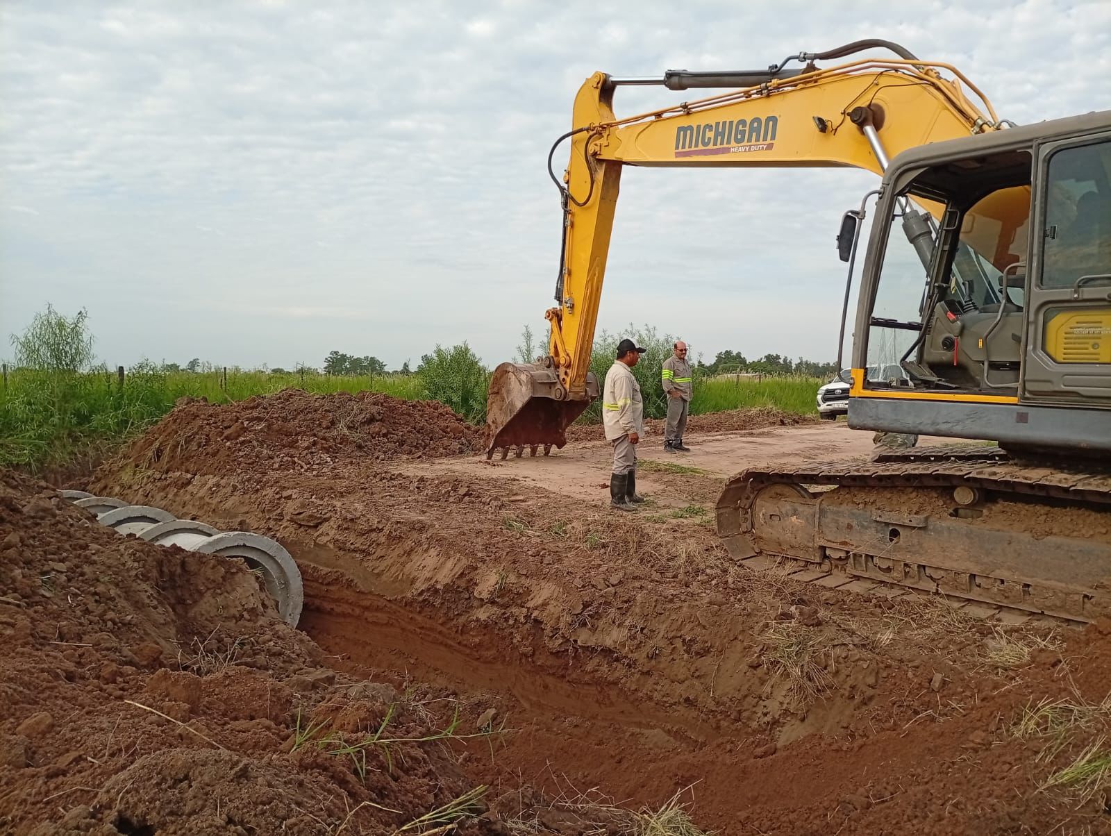 J.J CASTELLI: DESPU&Eacute;S DE A&Ntilde;OS DE ESPERA, VIALIDAD PROVINCIAL INICI&Oacute; LAS OBRAS EN EL CANAL ESTE.