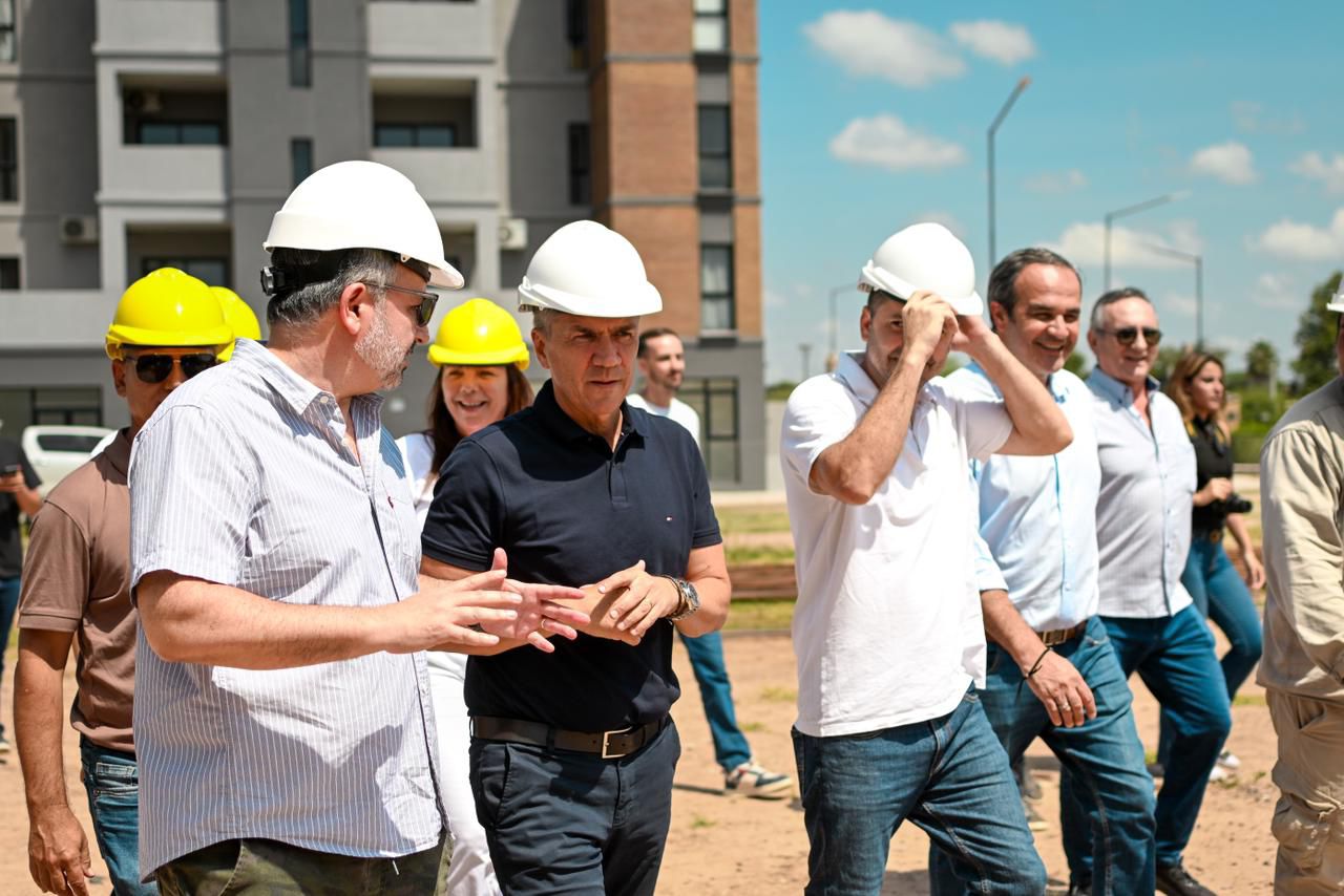 SAENZ PE&Ntilde;A SUMA M&Aacute;S UNIDADES HABITACIONALES: EL GOBERNADOR ZDERO SUPERVIS&Oacute; HOY LOS TRABAJOS.