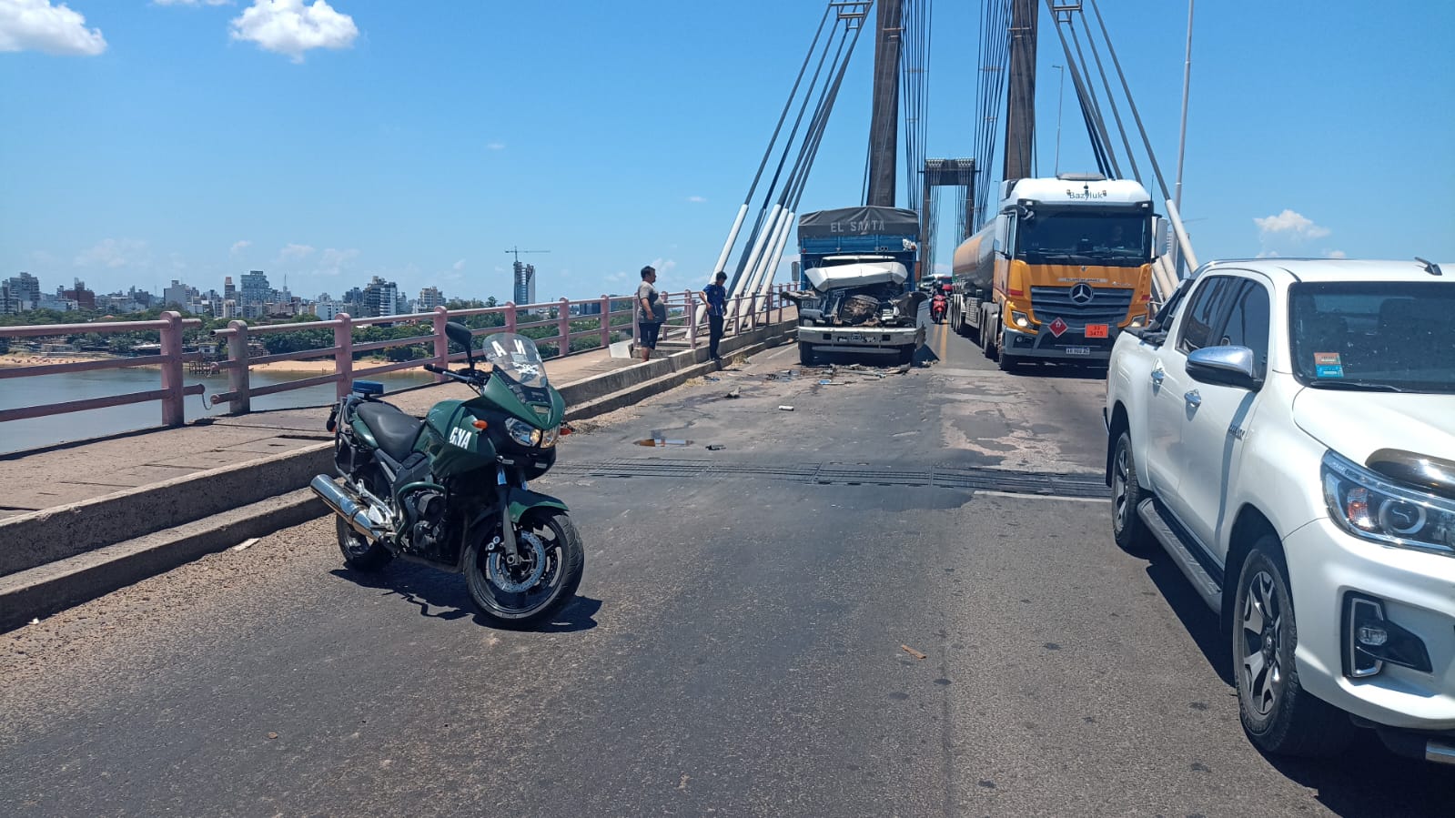 CHOQUE ENTRE CAMIONES EN EL PUENTE GENERAL BELGRANO. 