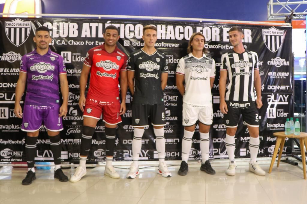 EL INSTITUTO DEL DEPORTE CHAQUEÑO Y LOTERÍA CHAQUEÑA ACOMPAÑARON LA PRESENTACIÓN DEL PLANTEL Y LA CAMISETA DE CHACO FOR EVER.