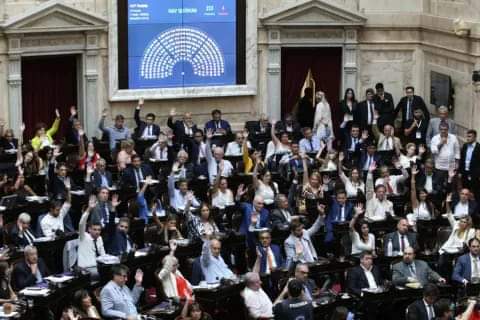 TENSIÓN EN DIPUTADOS: SE LEVANTÓ LA SESIÓN Y LA LEY DE BASES VUELVE A LA COMISIÓN.