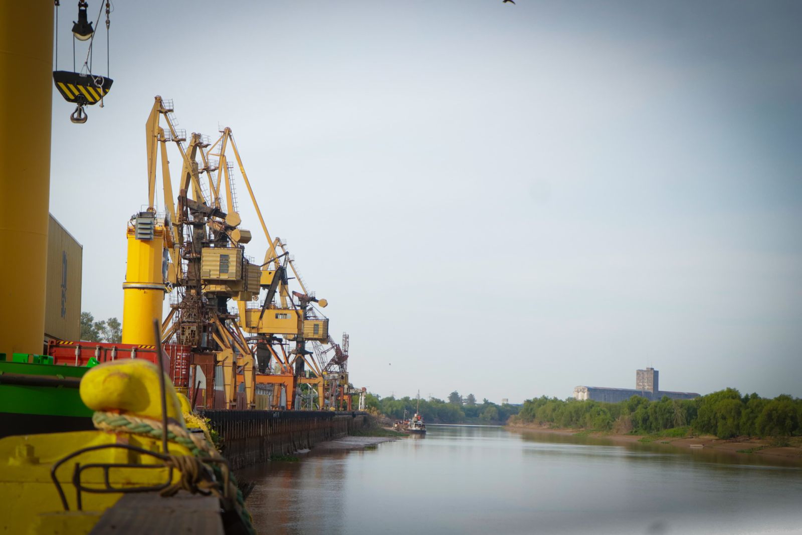 EL GOBIERNO PROVINCIAL SUMARÍA A YPF EN EL DRAGADO DEL RIACHO BARRANQUERAS.