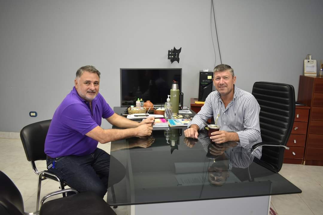 EL INTENDENTE OMAR REIS Y EL MINISTRO DE GOBIERNO JORGE GÓMEZ MANTUVIERON UNA REUNIÓN EN VILLA RÍO BERMEJITO. 