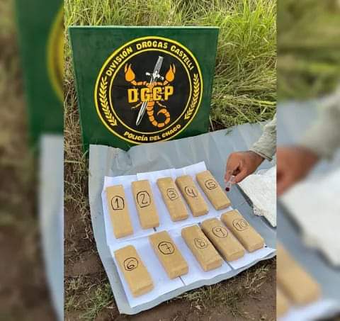 J.J CASTELLI: DOS DEALERS ABANDONARON MÁS DE 6 KILOS DE MARIHUANA PARA HUIR DE LA POLICÍA.