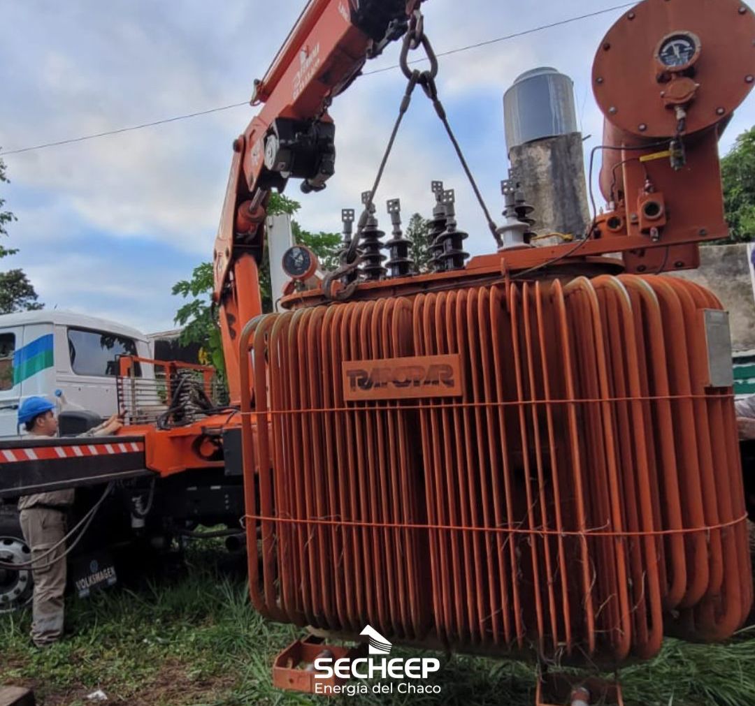 SECHEEP INSTALÓ UN TRANSFORMADOR EN COLONIA BARANDA.