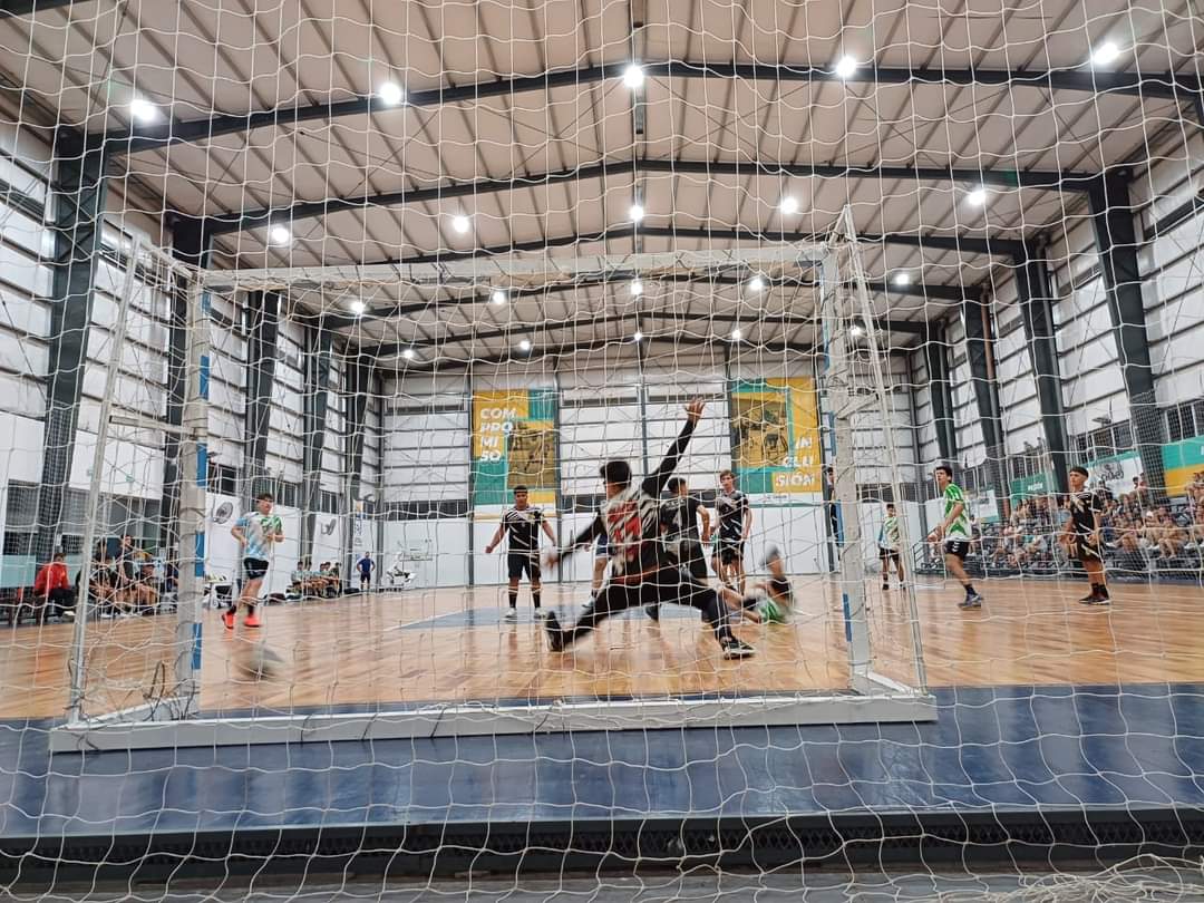 J.J CASTELLI: ENCUENTRO DE HANDBALL  EN EL ARENA IMPENETRABLE.