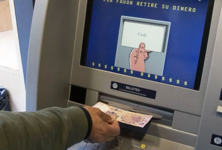 EL GOBERNADOR ANUNCIÓ EL PAGO DE LA AYUDA ESCOLAR CON UN AUMENTO DEL 250%.