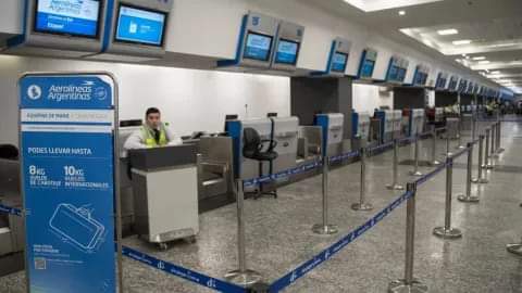 RIGE EL PARO DE AERONÁUTICOS: HAY MÁS DE 35.000 PASAJEROS AFECTADOS y CIENTOS DE VUELOS CANCELADOS.