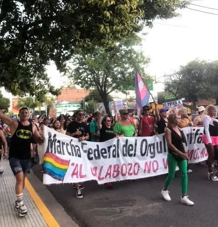 LA MARCHA CONTRA EL FASCISMO CONVOCÓ UNA MULTITUD EN RESISTENCIA.