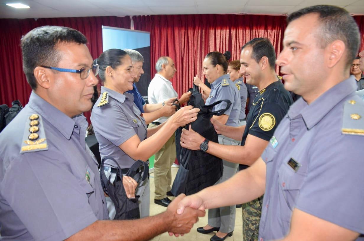 EL GOBIERNO PROVINCIAL CONTINÚA EQUIPANDO A LAS FUERZAS POLICIALES.