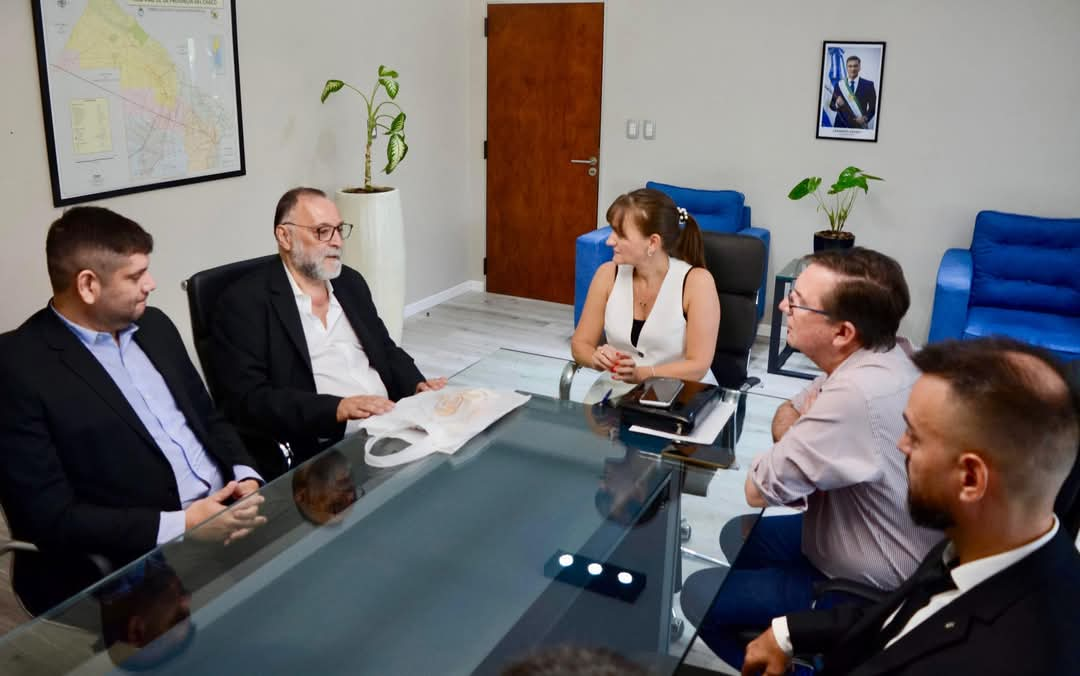 LA VICEGOBERNADORA SCHNEIDER RECIBIÓ A REPRESENTANTES DE LA MASONERÍA EN UN ENCUENTRO INSTITUCIONAL.