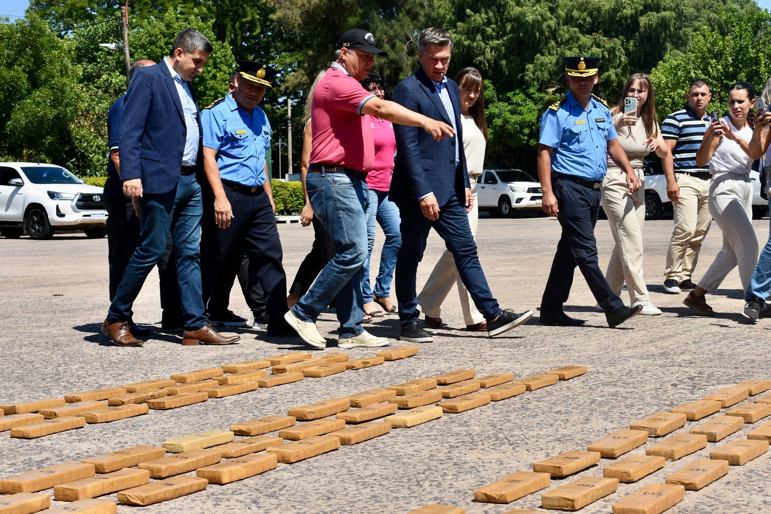 CHACO SEGURO: NUEVO GOLPE AL NARCOTRÁFICO: SE INCAUTÓ MÁS DE 700 KILOS DE MARIHUANA EN EL ACCESO A LAPACHITO.