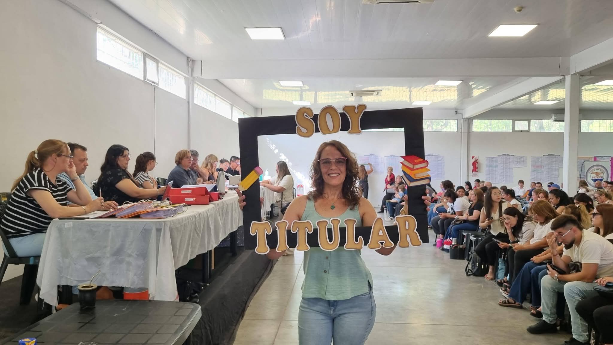 ”TITULARIZAR ES EL SUEÑO DE TODO DOCENTE”: CON ORDEN Y GRAN CONVOCATORIA CONTINÚAN LOS ACTOS DE OFRECIMIENTO DE CARGOS PARA NIVEL PRIMARIO.