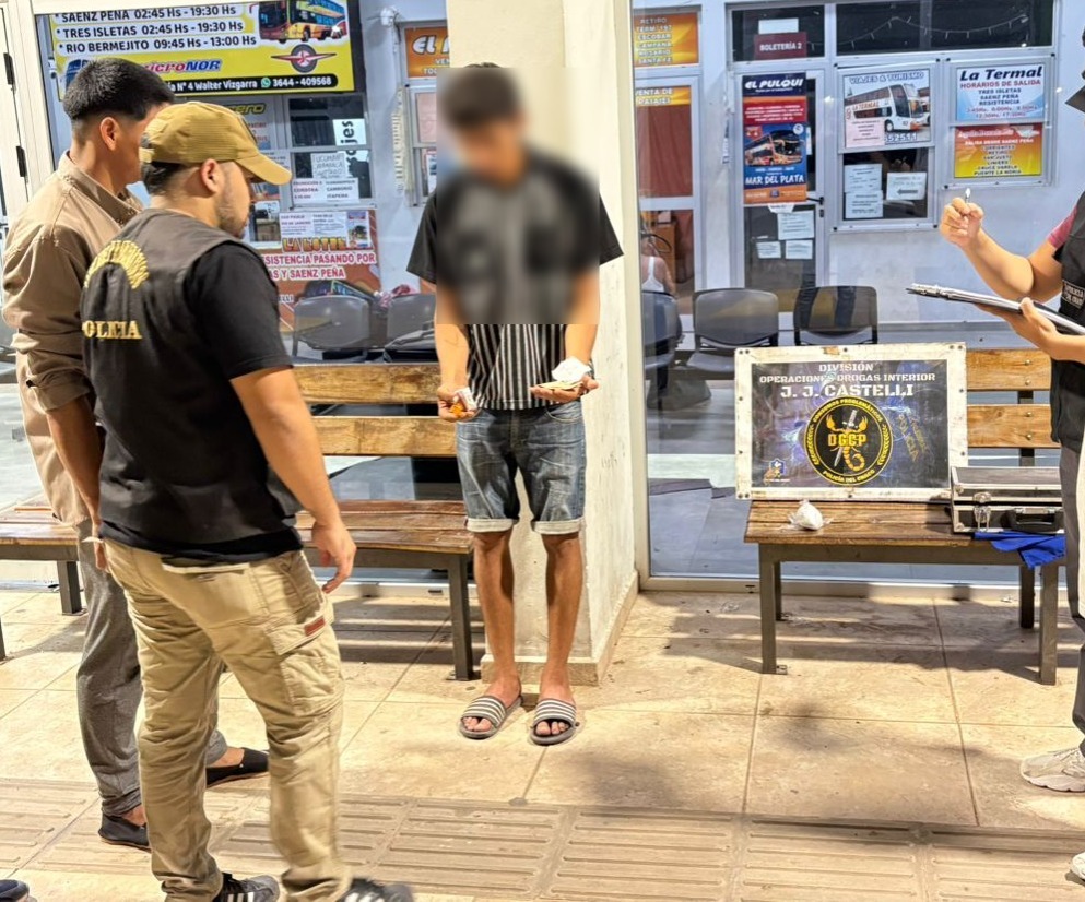 JUAN JOSÉ CASTELLI: LO DETIENEN EN LA TERMINAL DE ÓMNIBUS CON COCAÍNA.