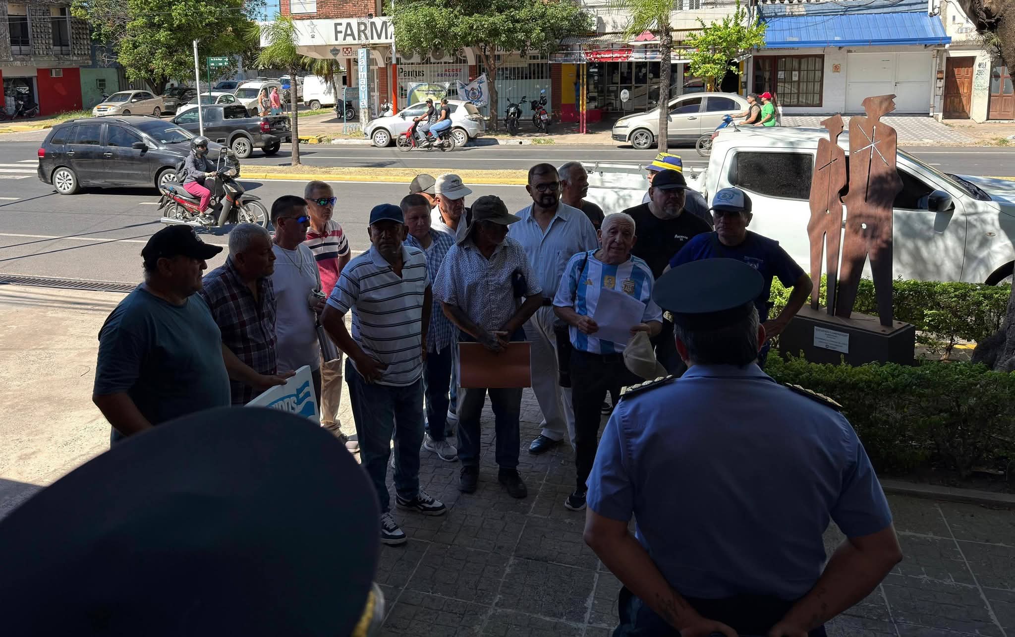 RESISTENCIA: FRACASÓ LA CONVOCATORIA POLICIAL FRENTE A JEFATURA.