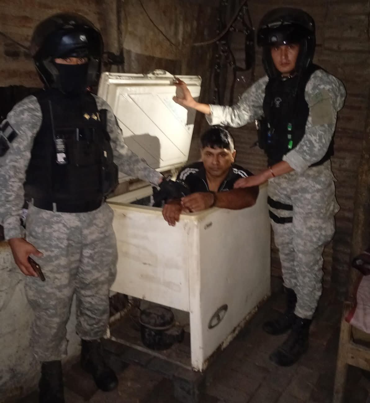 QUITILIPI: TRAS VIOLAR LA DOMICILIARIA RECAPTURAN A PR&Oacute;FUGO QUE SE ESCONDI&Oacute; DENTRO DEL FREEZER DE UNA CHANCHERIA .