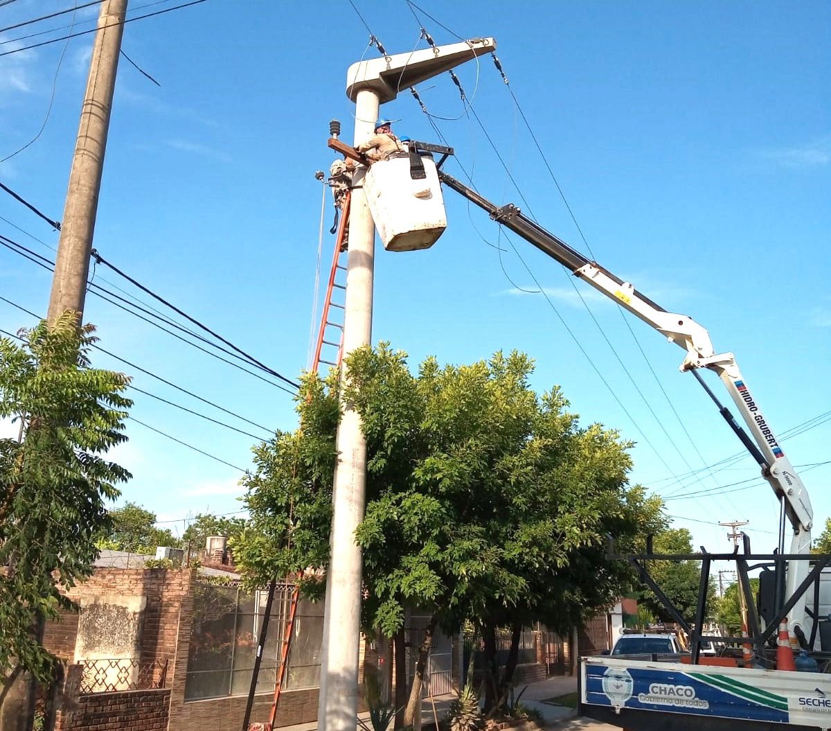 CON OBRAS, SECHEEP MEJORA EL SUMINISTRO EL&Eacute;CTRICO EN VARIOS BARRIOS Y ZONAS DE S&Aacute;ENZ PE&Ntilde;A.