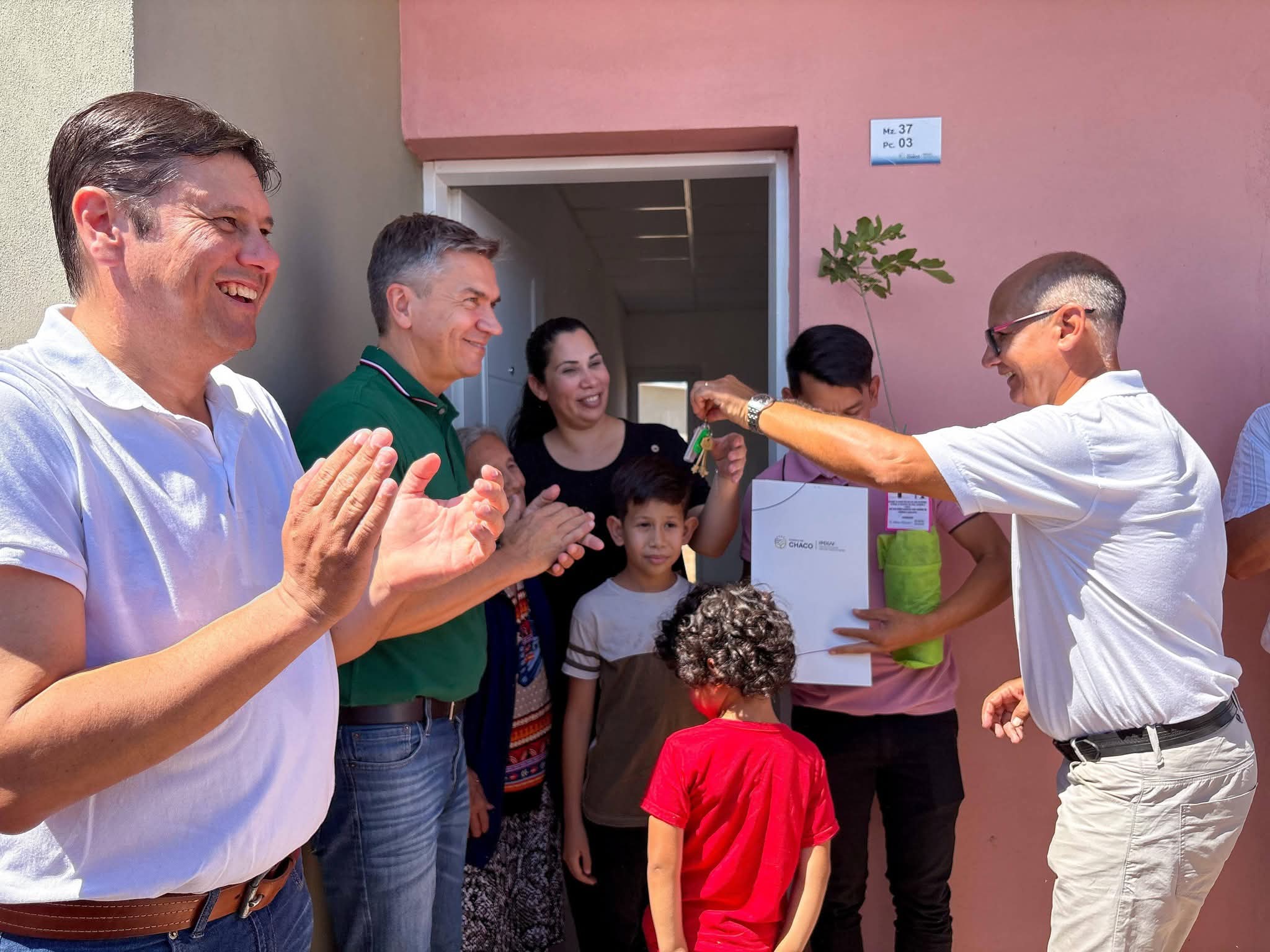 M&Aacute;S VIVIENDAS: 32 FAMILIAS CUMPLIERON EL SUE&Ntilde;O DE LA CASA PROPIA EN QUITILIPI.