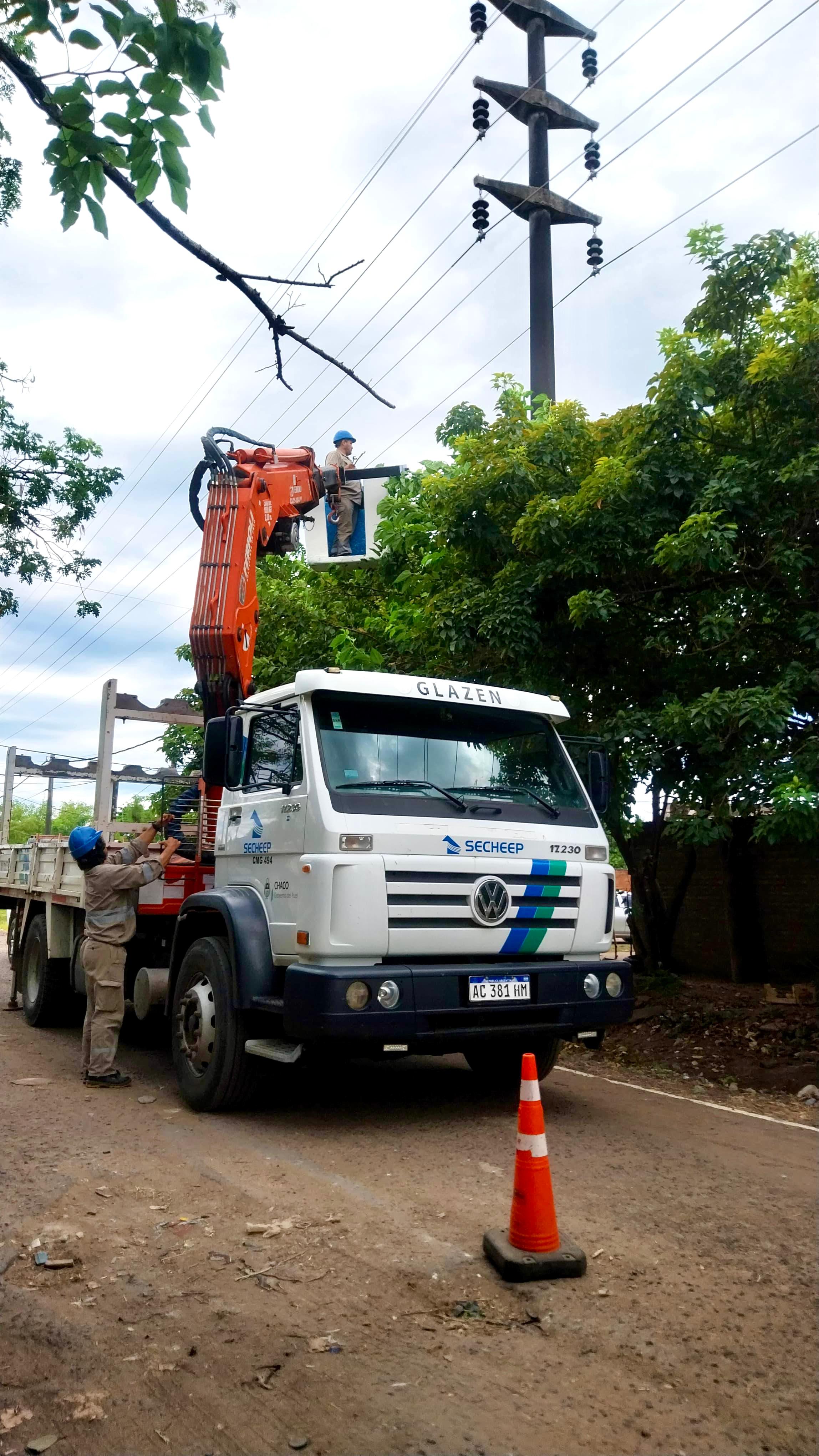 INTENSO OPERATIVO DE SECHEEP TRAS LA TORMENTA DE AYER: SE NORMALIZ&Oacute; EL SERVICIO EN EL &Aacute;REA METROPOLITANA.