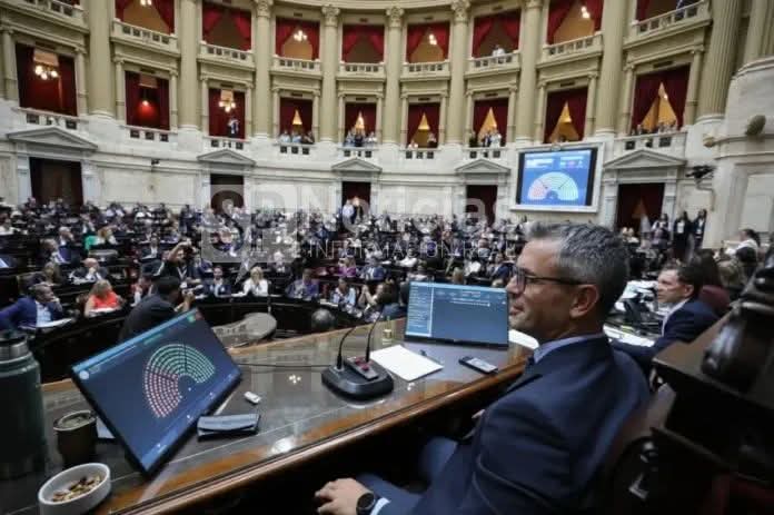 REFORMA LABORAL: MIENTRAS NEGOCIA CAMBIOS, EL GOBIERNO BUSCA SESIONAR ESTE JUEVES.